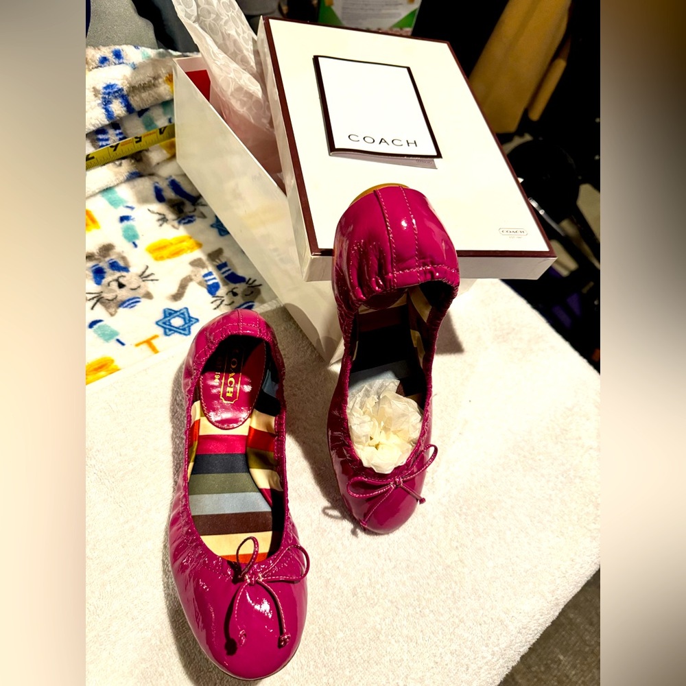 Coach women’s ballet flats Patent pink striped insole Suze 8.5 Medium